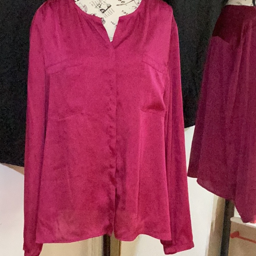 Liz Claiborne satin like blouse